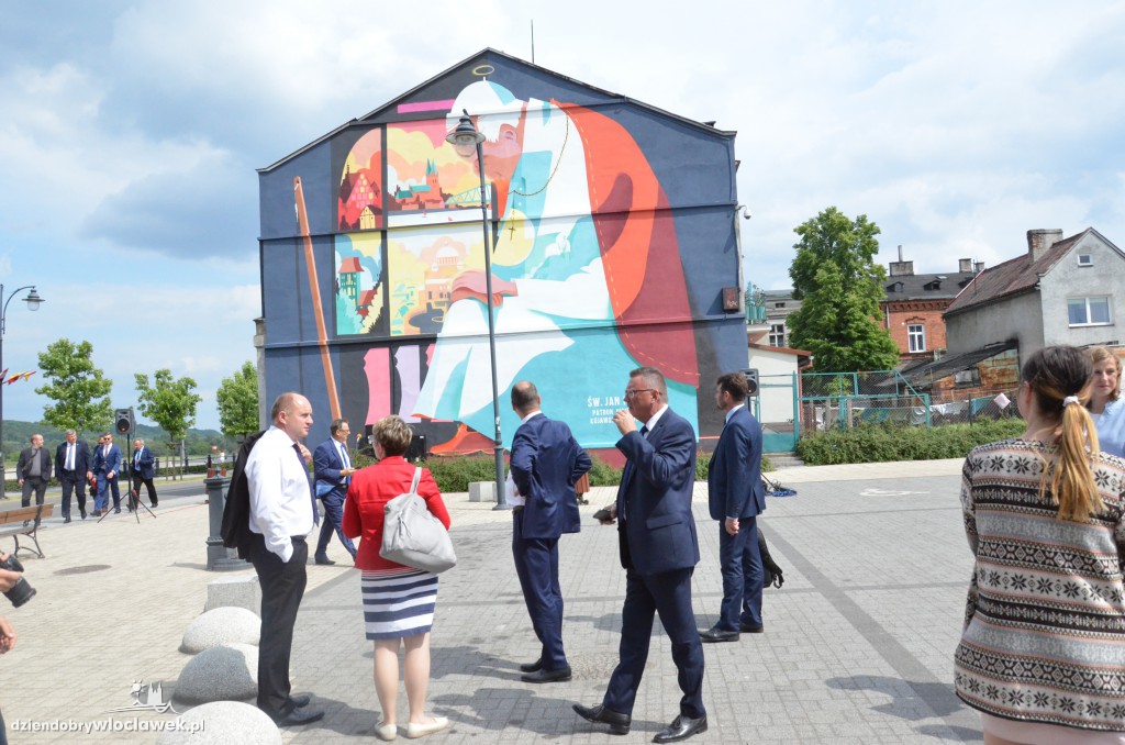 Mural na bulwarach odsłonięty