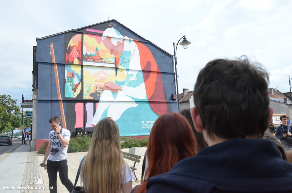 Mural na bulwarach odsłonięty