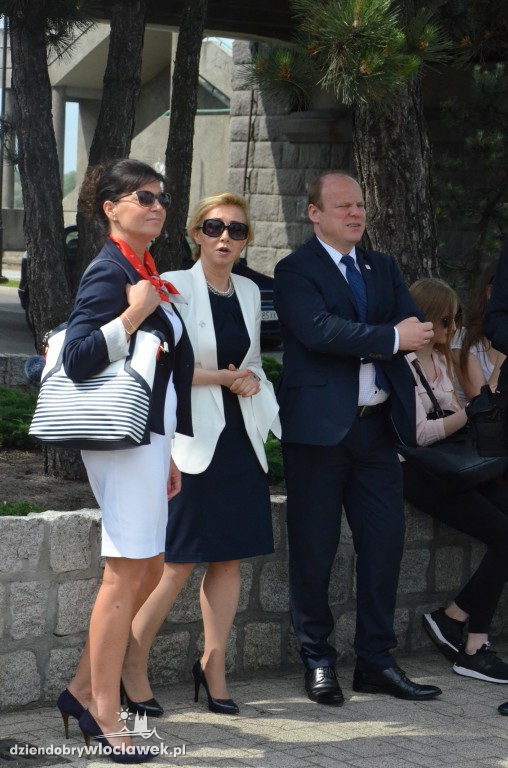 Mural na bulwarach odsłonięty