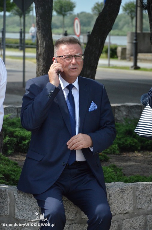 Mural na bulwarach odsłonięty
