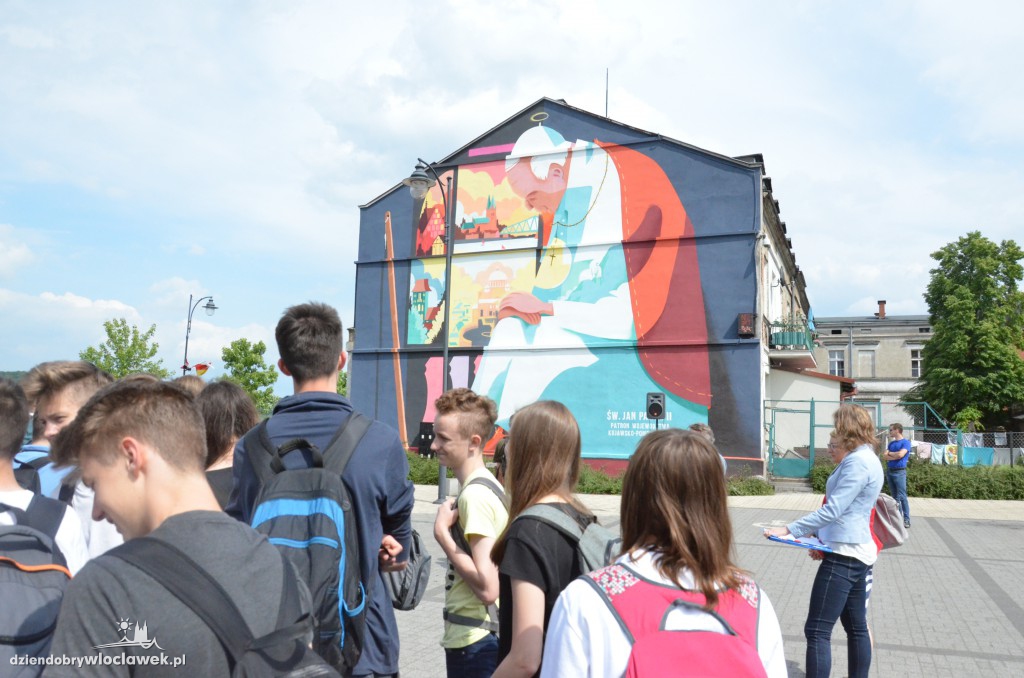 Mural na bulwarach odsłonięty