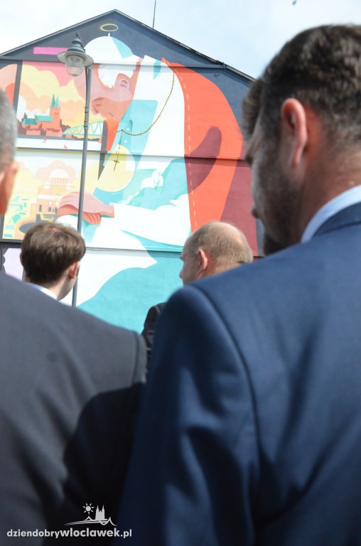 Mural na bulwarach odsłonięty