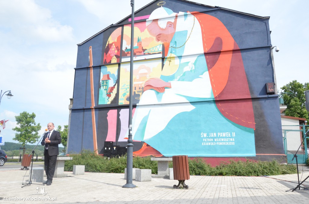 Mural na bulwarach odsłonięty