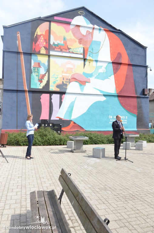 Mural na bulwarach odsłonięty