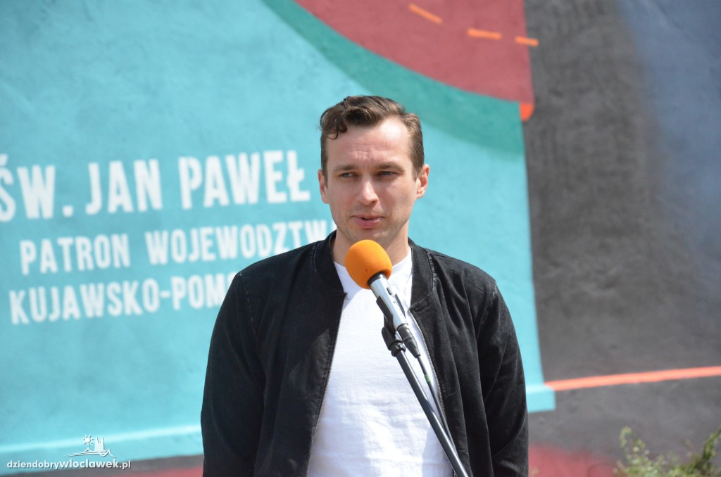 Mural na bulwarach odsłonięty