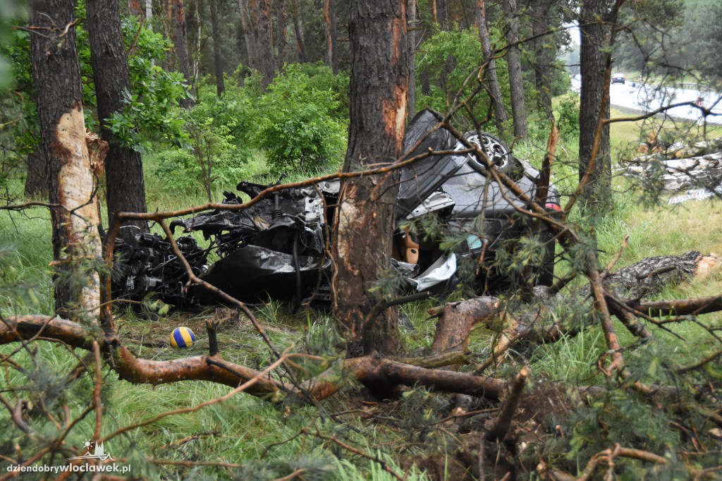 Wypadek na DK 91. Dwie osoby w szpitalu
