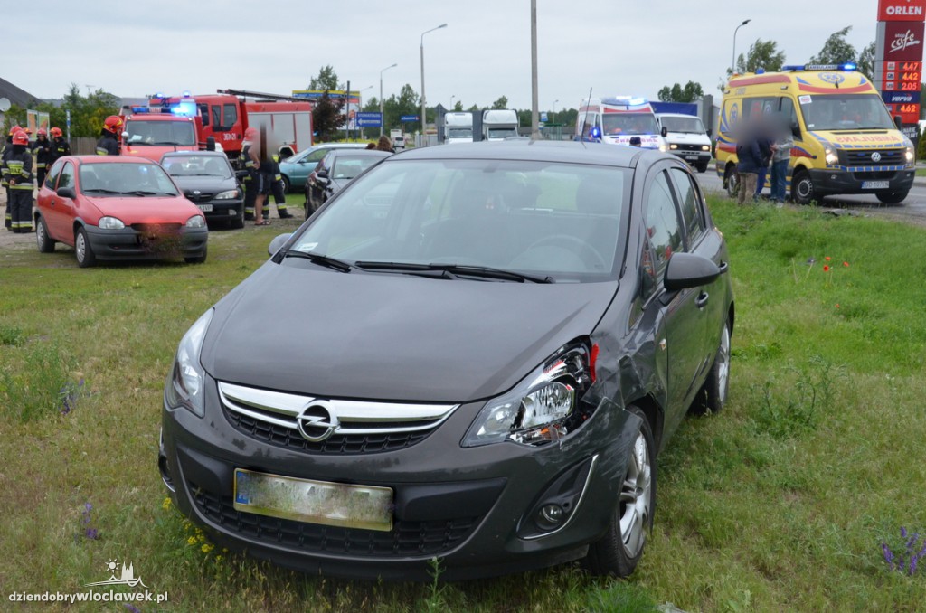 Zderzenie z udziałem 3 aut
