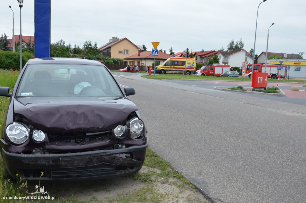 Zderzenie z udziałem 3 aut