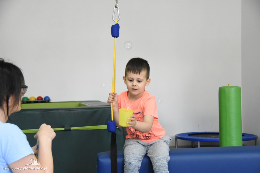 Synapsik uczy dzieci poznawać świat zmysłami