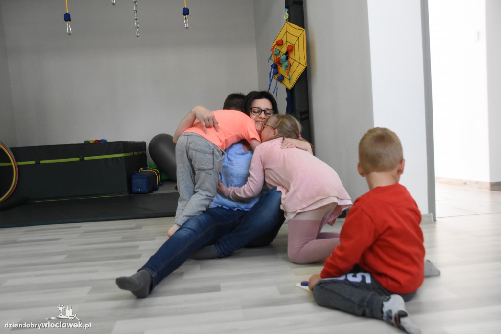 Synapsik uczy dzieci poznawać świat zmysłami