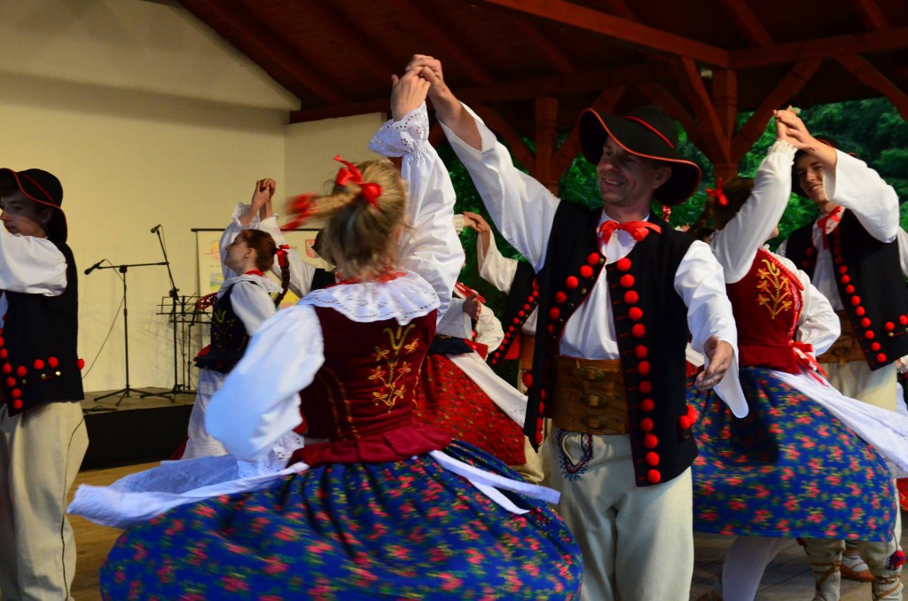 Festiwalu Zespołów Pieśni i Tańca