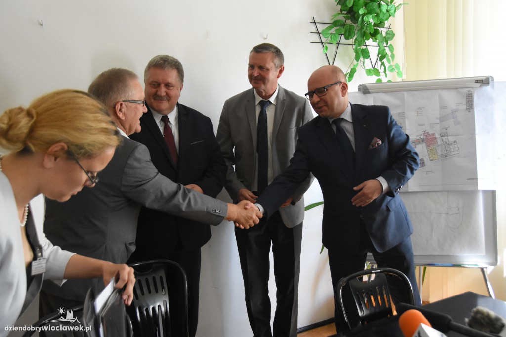 Trzy budynki szpitala będą przebudowane