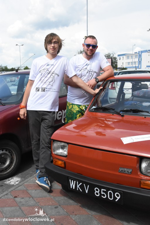 Jadą dookoła Polski Fiatem 126 p