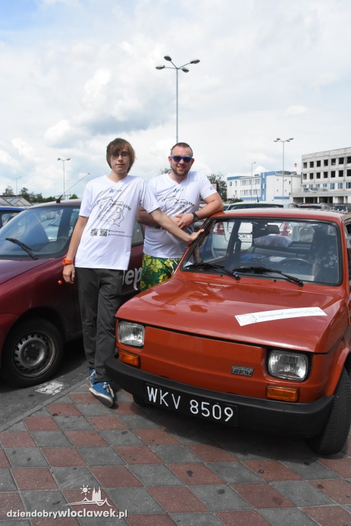 Jadą dookoła Polski Fiatem 126 p