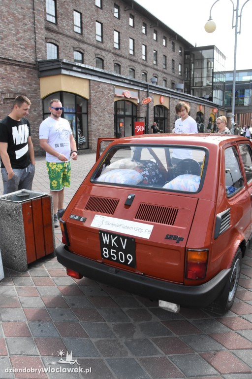 Jadą dookoła Polski Fiatem 126 p
