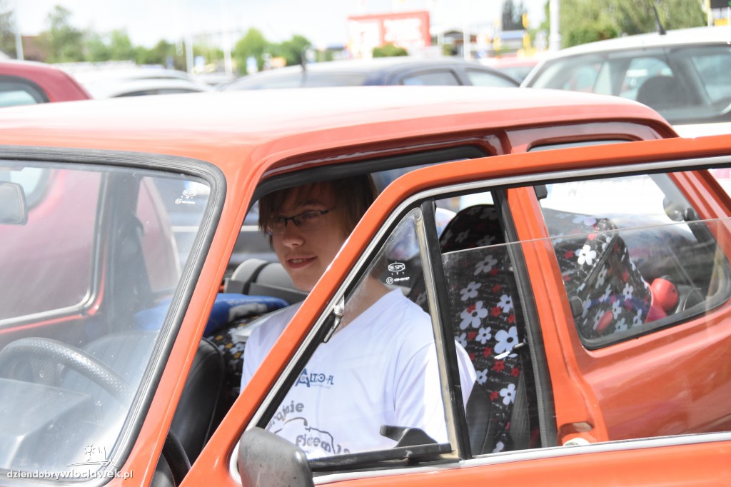 Jadą dookoła Polski Fiatem 126 p