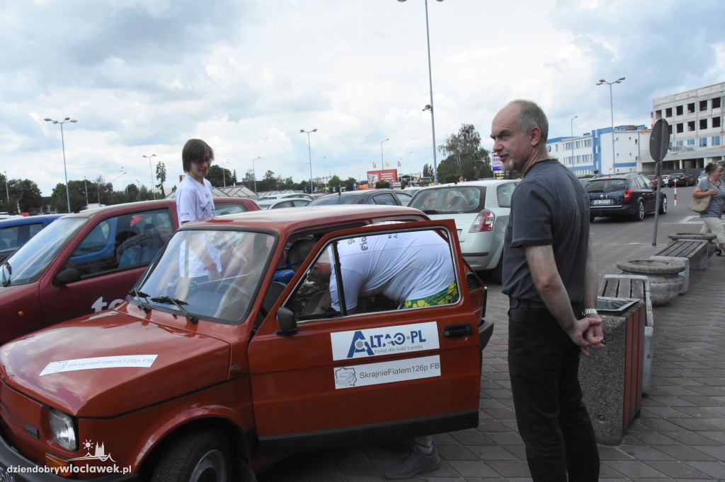 Jadą dookoła Polski Fiatem 126 p