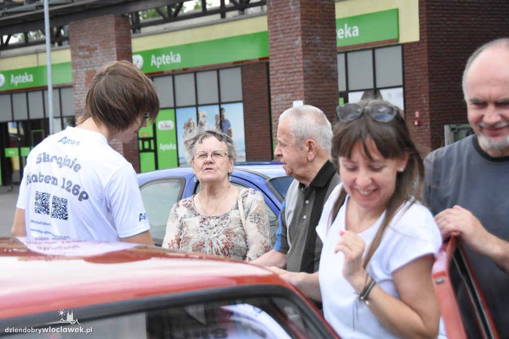 Jadą dookoła Polski Fiatem 126 p
