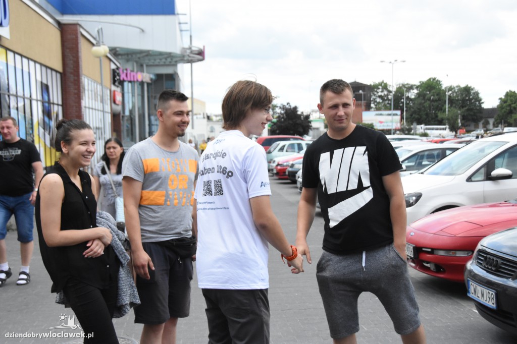 Jadą dookoła Polski Fiatem 126 p