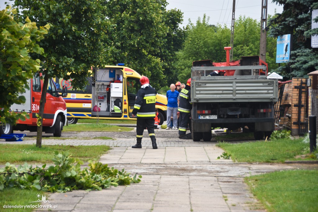 Auto ciężarowe wjechało w posesję
