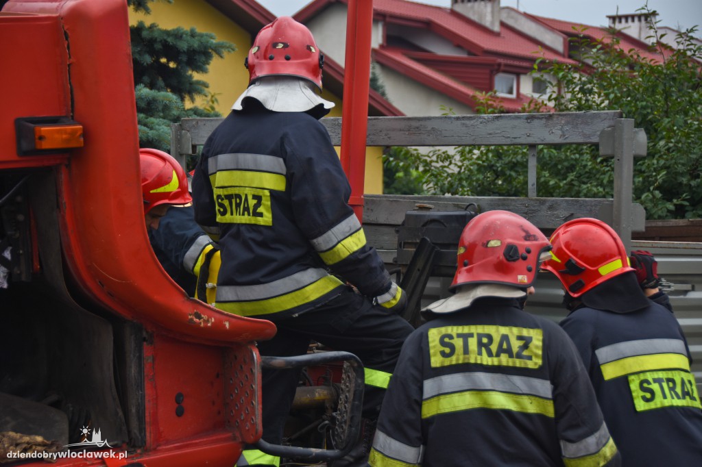 Auto ciężarowe wjechało w posesję