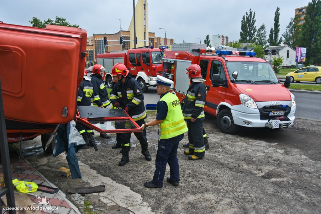 Auto ciężarowe wjechało w posesję