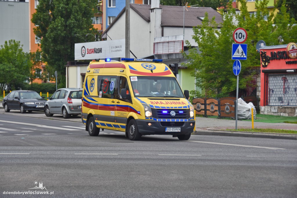 Auto ciężarowe wjechało w posesję