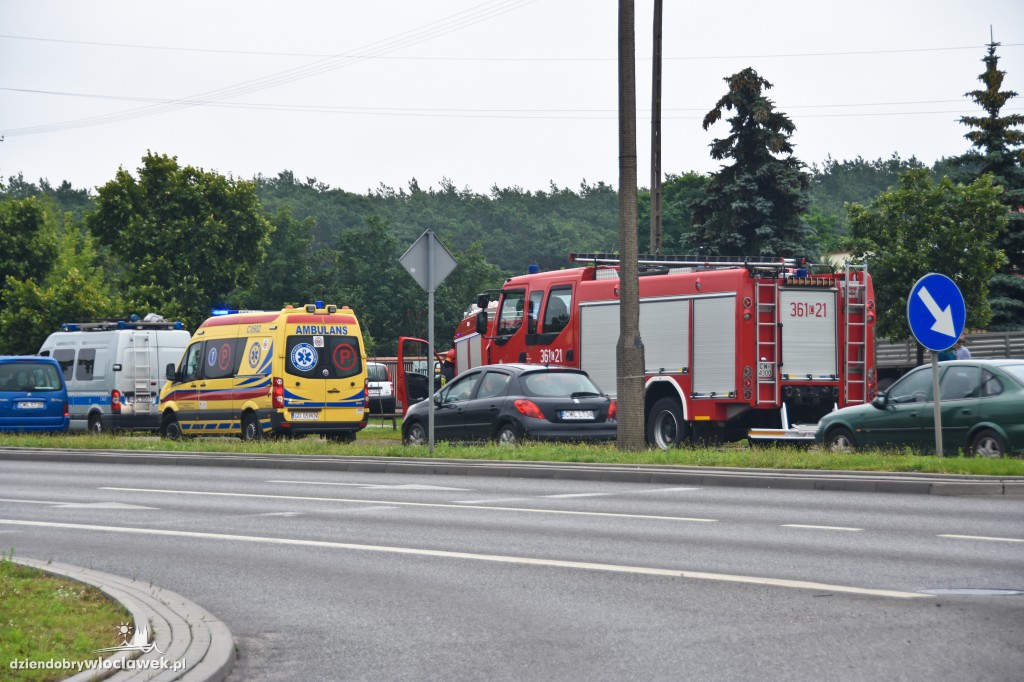 Auto ciężarowe wjechało w posesję