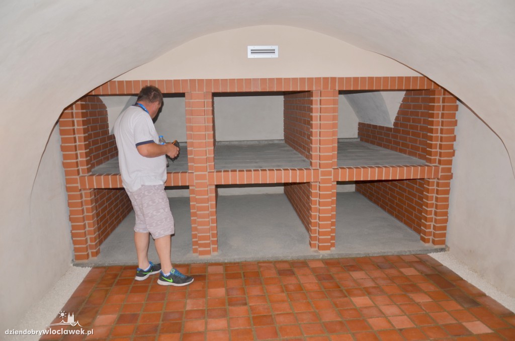 Tłumy na spacerku do katedry