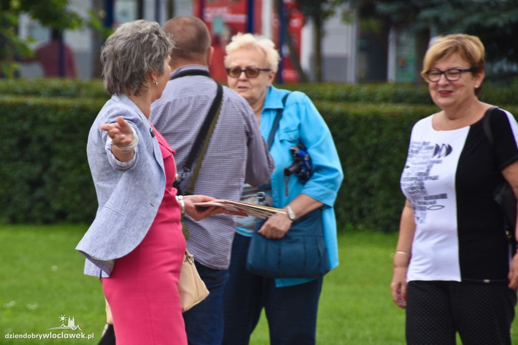 Członkowie SLD rozdawali Konstytucję RP