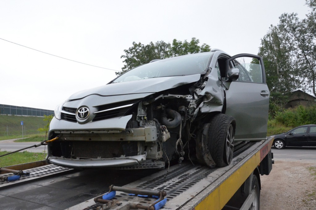 Czołowe zderzenia seata i toyoty