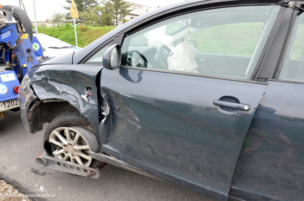 Czołowe zderzenia seata i toyoty