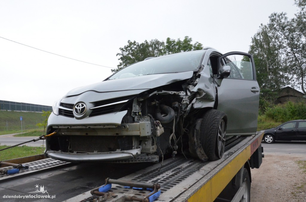 Czołowe zderzenia seata i toyoty