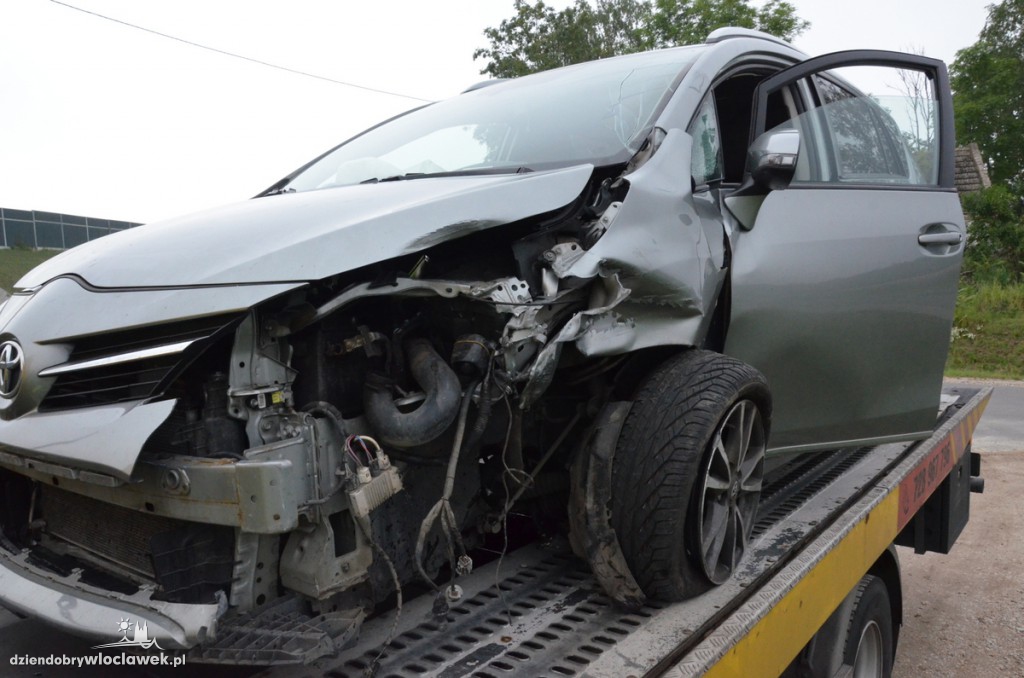 Czołowe zderzenia seata i toyoty