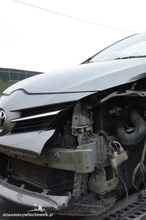 Czołowe zderzenia seata i toyoty