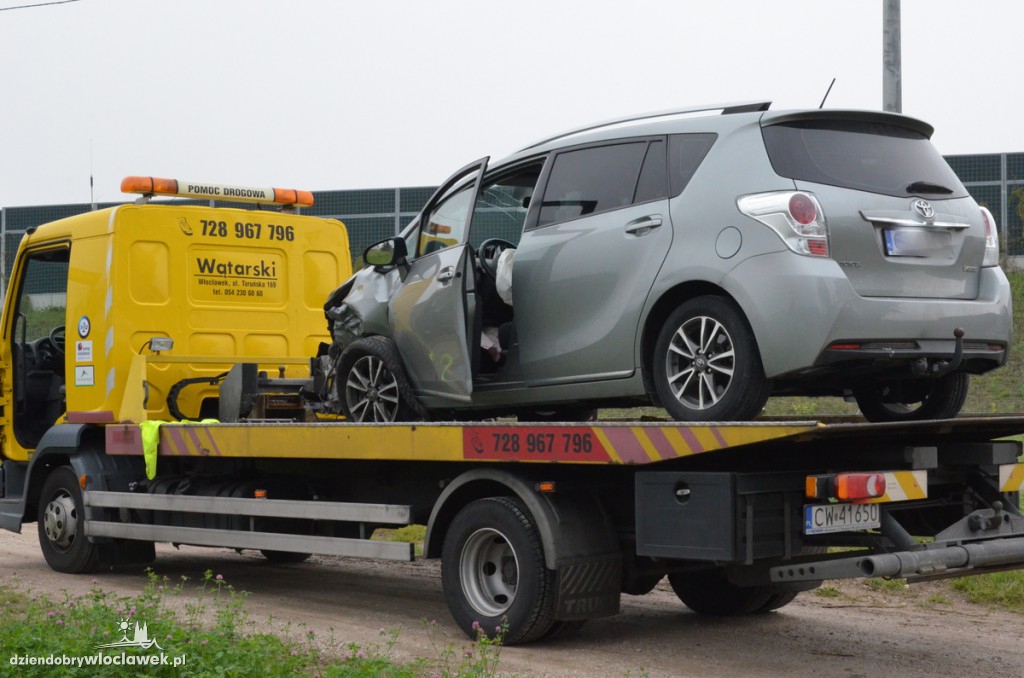 Czołowe zderzenia seata i toyoty