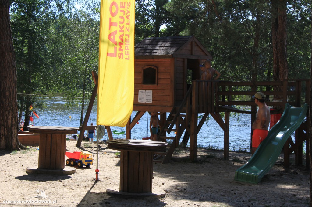 Niedziela na plaży nad jez. Czarnym