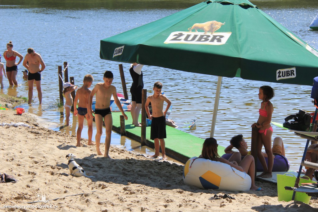 Niedziela na plaży nad jez. Czarnym