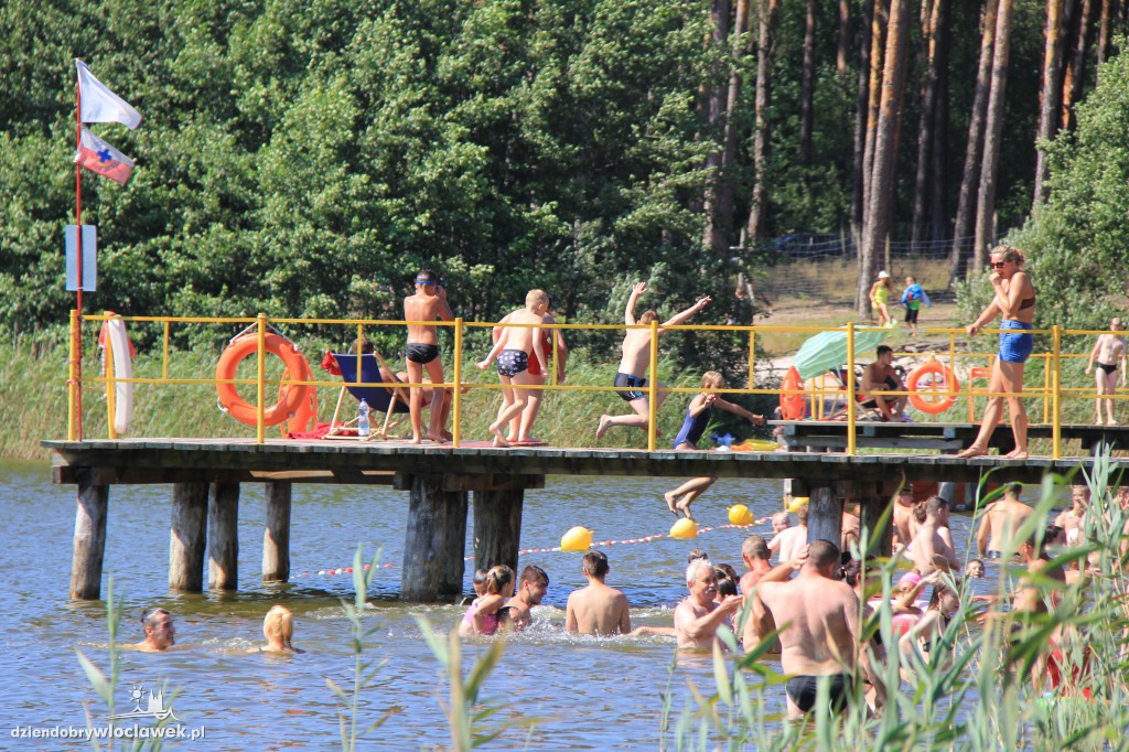 Niedziela na plaży nad jez. Czarnym