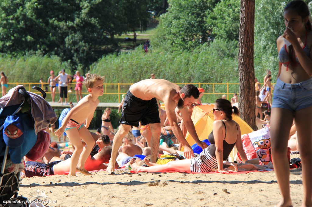Niedziela na plaży nad jez. Czarnym