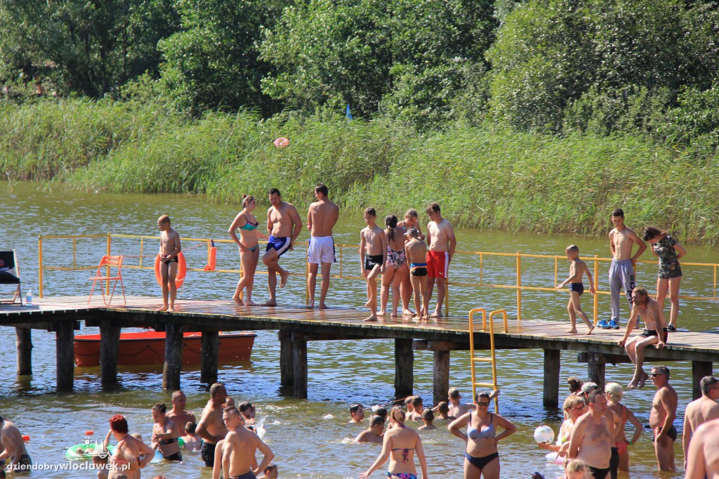 Niedziela na plaży nad jez. Czarnym