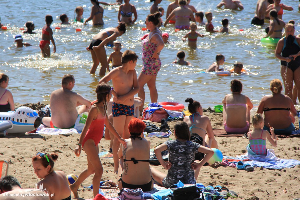 Niedziela na plaży nad jez. Czarnym