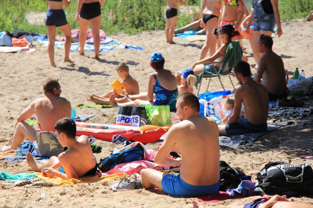 Niedziela na plaży nad jez. Czarnym