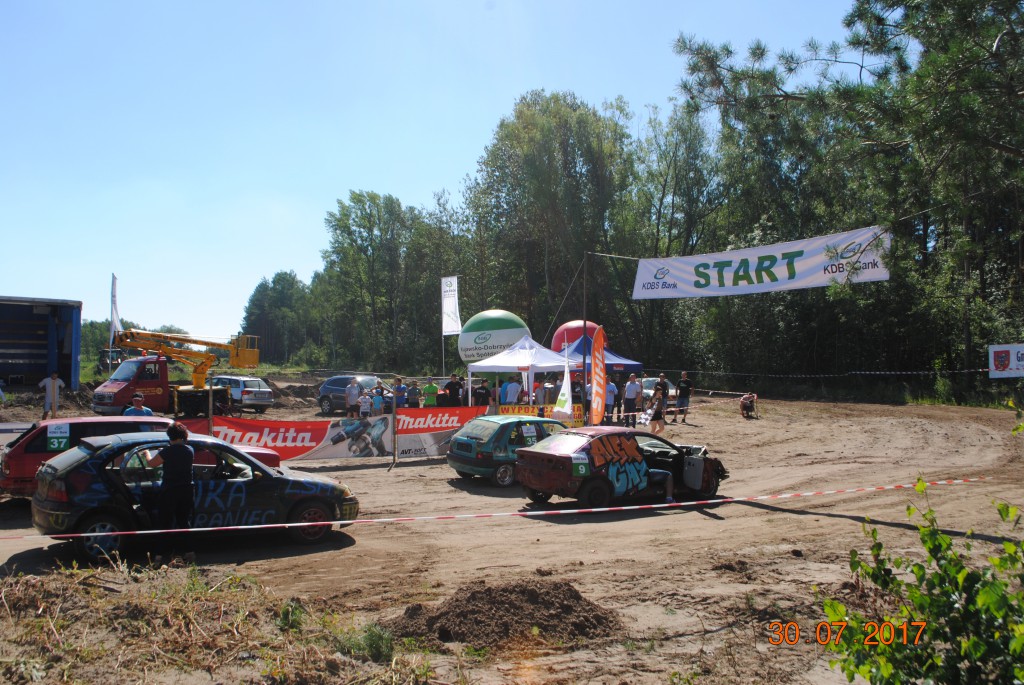 Wyścigi wraków w Aleksandrowie