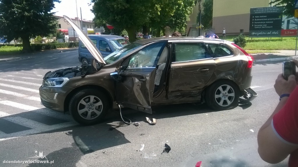 Renault staranowało volvo