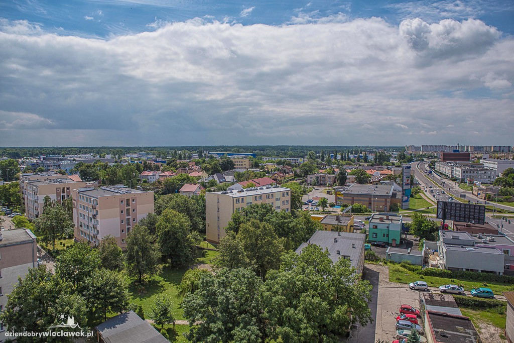 Widoki z wieżowca przy ul. Wroniej 1