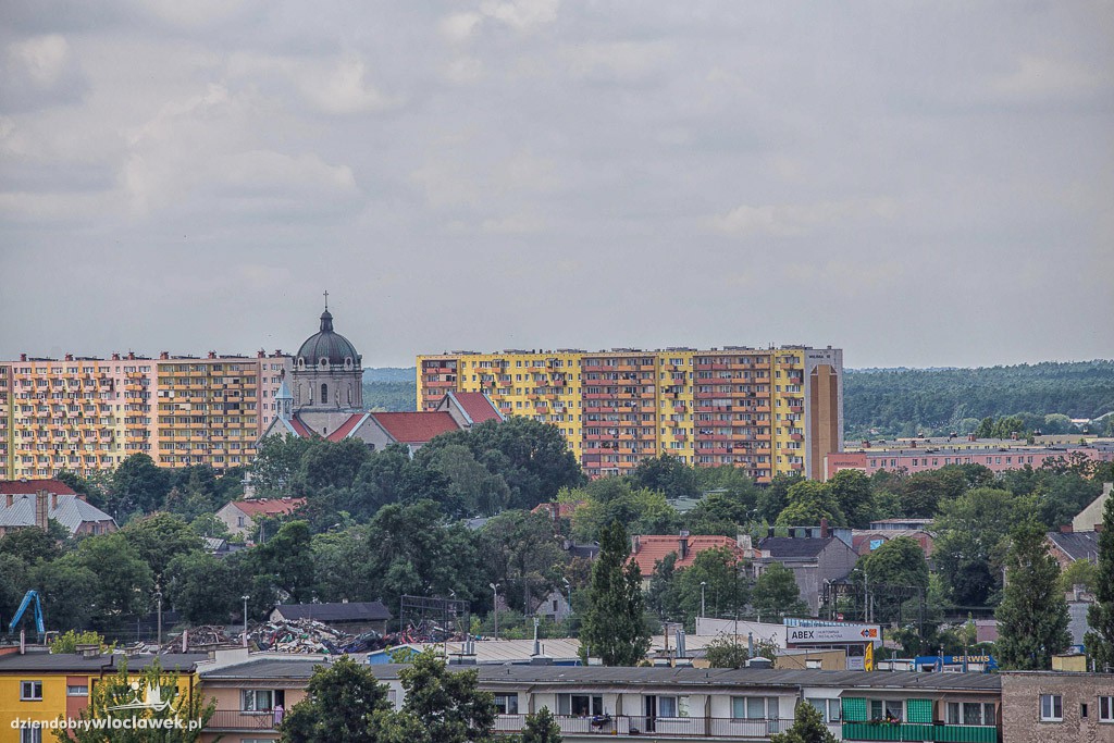 Widoki z wieżowca przy ul. Wroniej 1