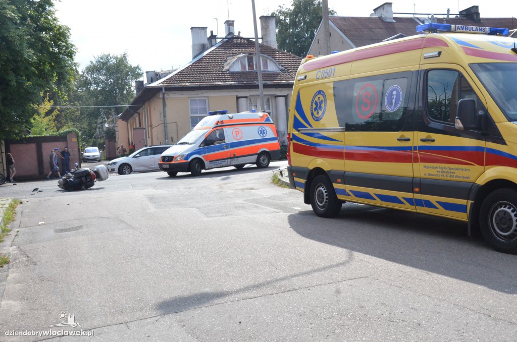 Osobówka uderzyła w motocyklistę
