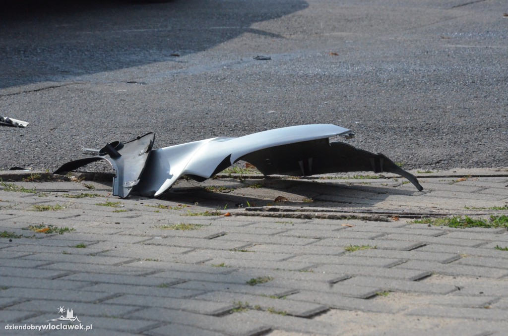 Osobówka uderzyła w motocyklistę