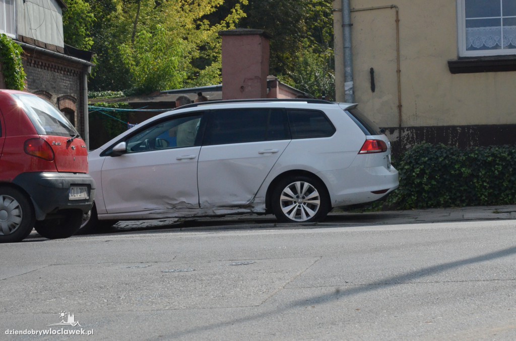 Osobówka uderzyła w motocyklistę